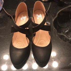 Black strappy dress shoe - never worn